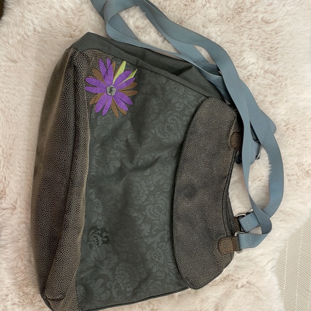Haiku vegan “leather” bag tons of storage with embroidery and damask print